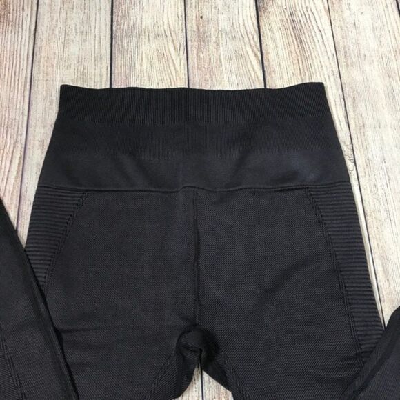 Electric Yoga Seamless Leggings Eggplant M/L - Picture 8 of 12